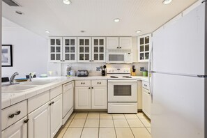 Room, 2 Bedrooms, Ocean View | Private kitchen | Full-sized fridge, microwave, oven, stovetop