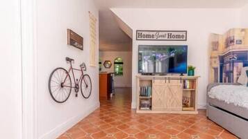 4 habitaciones, tabla de planchar con plancha, cuna de viaje y wifi