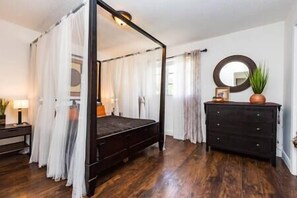 6 quartos, ferros/tábuas de passar roupa, berço de viagem, Wi-Fi