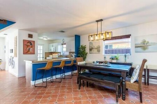 Great Duplex Grove Central: 2 Houses 2 Patios. 5mi to Beach!