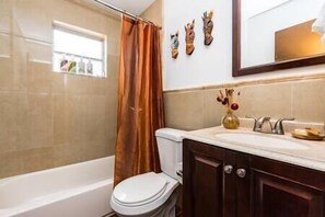 Hair dryer - Great Duplex Grove Central: 2 Houses 2 Patios. 5mi to Beach! (Miami)