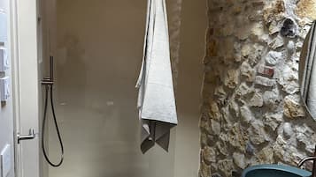 Dusche, Haartrockner, Bidet, Handtücher