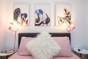 1 bedroom, desk, iron/ironing board, travel cot - Modern Apartment by Coral Gables. 4mi Airport. 10mi Beach! (Miami)