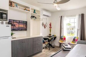 Interior - Modern Apartment by Coral Gables. 4mi Airport. 10mi Beach! (Miami)