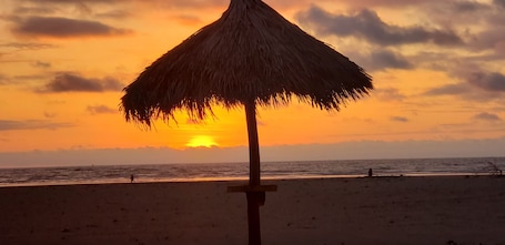 Private beach, white sand, beach bar