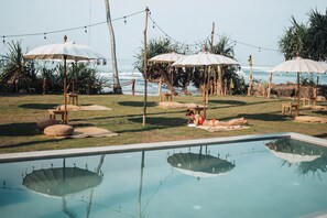 Outdoor pool - Dreamsea surf camp Sri Lanka (Ahangama)