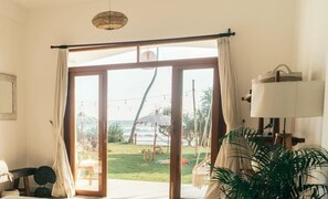 تجهيزات عازلة للصوت وواي فاي مجانًا وملاءات أسرّة