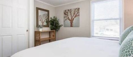 4 Schlafzimmer, Schreibtisch, Bügeleisen/Bügelbrett, Reisekinderbett