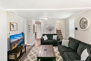 Smart TV - Home in DT Libertyville near Corp HQs & Naval Base (Libertyville)