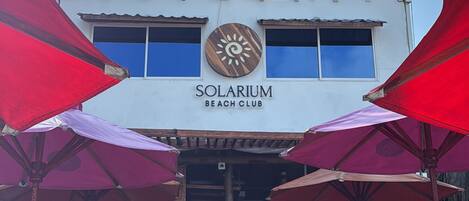 Πρόσοψη καταλύματος