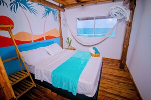 Decoración personalizada, muebles diferentes y wifi gratis 