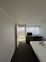 Habitación, 1 cama doble | Escritorio y espacio para trabajar con un portátil