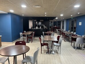 Café da manhã continental todos os dias mediante uma taxa