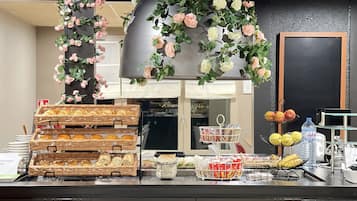 Kontinental morgenmad hver dag (12 EUR pr. person)
