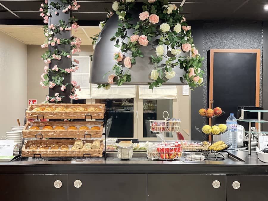 Petit déjeuner continental servi tous les jours en supplément