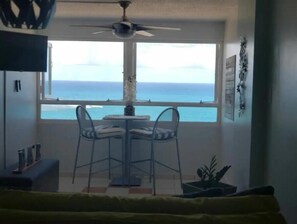 Interior - Breezy beachfront apartment in Luquillo (Luquillo)