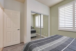 3 bedrooms, desk, iron/ironing board, free WiFi