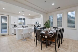 Dining - Secluded Getaway w/ Self Check-in & Slt Water Pool (Indio)