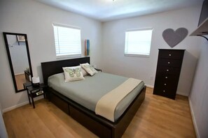 2 soverom, strykejern/-brett, reiseseng for barn og wi-fi