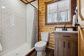 Shower, hair dryer, towels - 2 Cabins- Hot Tubs | Dogs OK | Hiking | Climbing (Campton)