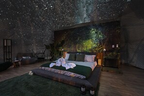 1 bedroom, bed sheets