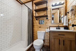 Dusche, Haartrockner, Handtücher