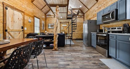 3 Cabins | 30+ | 3-Hot Tubs| DogOK | FirePit