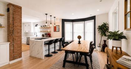 Charming Plymouth retreat • hot tub • fire pit