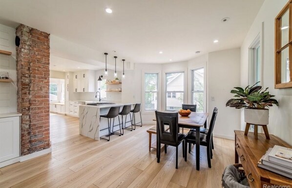 Dining - Charming Plymouth retreat • hot tub • fire pit

 (Plymouth)