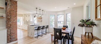 Charming Plymouth retreat • hot tub • fire pit

