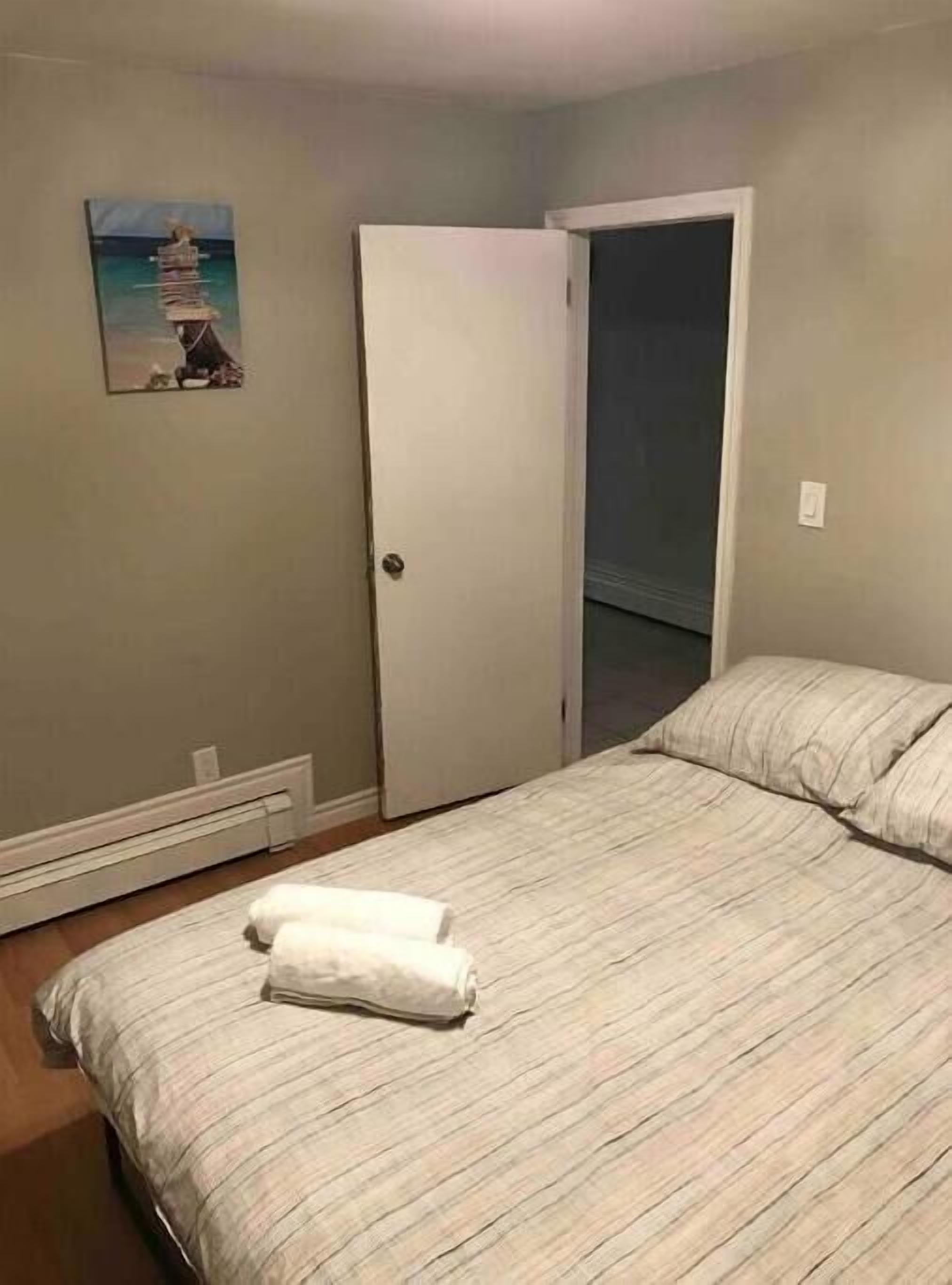 4 bedrooms, in-room safe, iron/ironing board, free WiFi