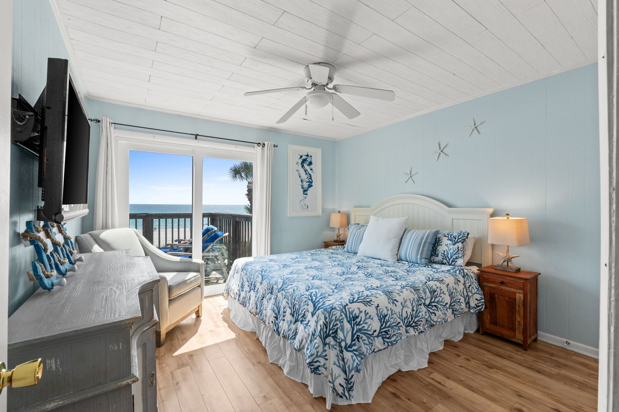 Panoramic House, 3 Bedrooms, Patio, Beachfront | 4 bedrooms, free WiFi, bed sheets