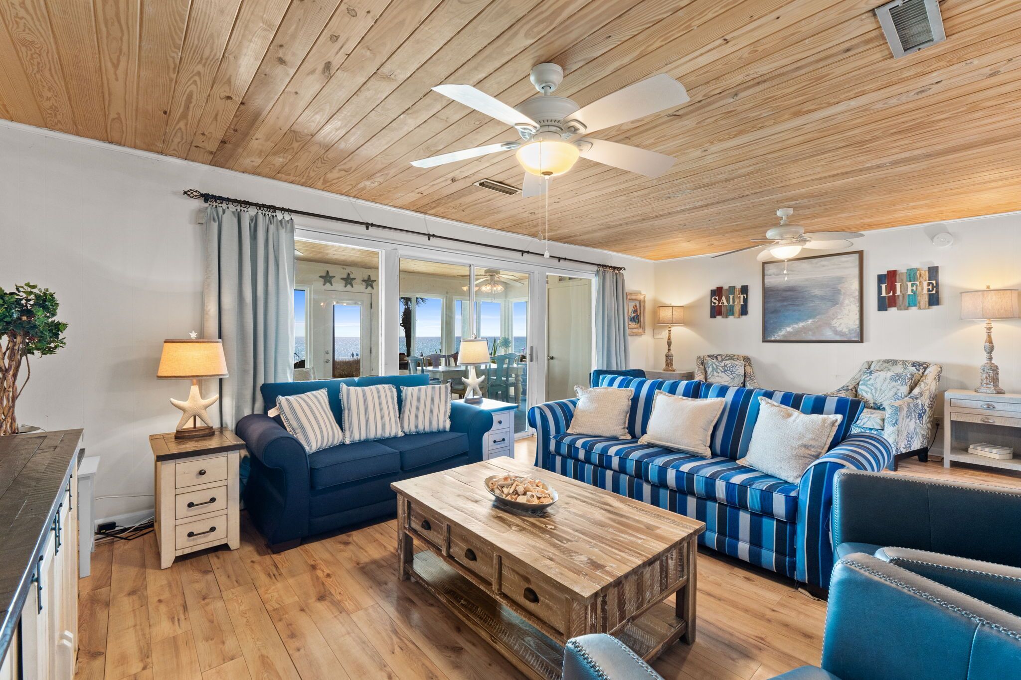 Panoramic House, 3 Bedrooms, Patio, Beachfront | Living area | 45-inch flat-screen TV with cable channels