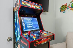 Games room - Sunny Beach by Book That Condo (Panama City Beach)