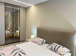 Apartment | Soundproofing, iron/ironing board, free WiFi, bed sheets