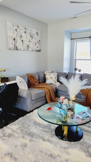 TV - Cozy Modern Mountain Cabin  (Jefferson)