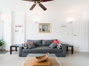 TV - Alhambra View Suite Apartamentos Bravo (Granada)