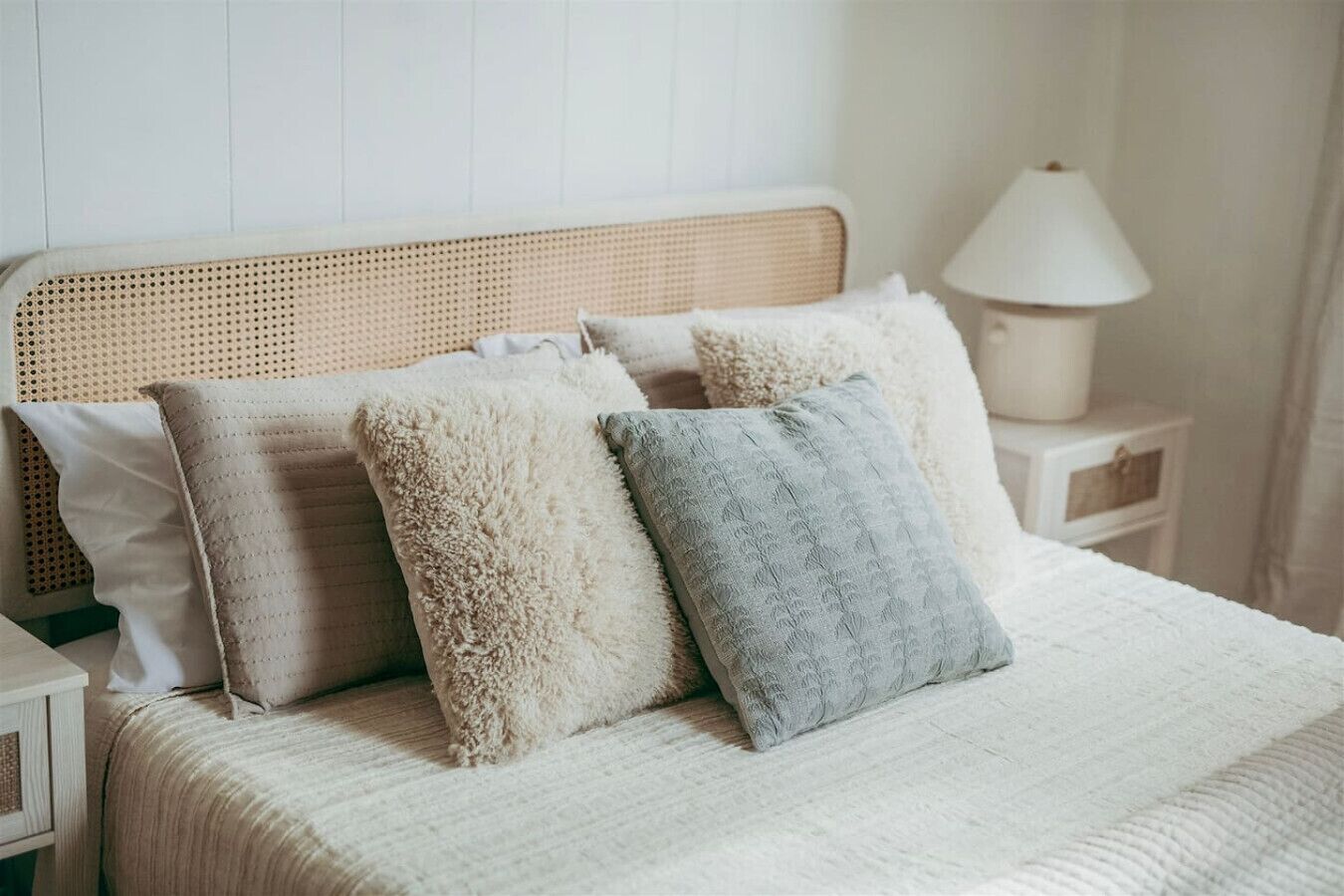 3 bedrooms, desk, iron/ironing board, travel crib