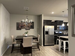 Dining - The Boulder Retreat (El Paso)