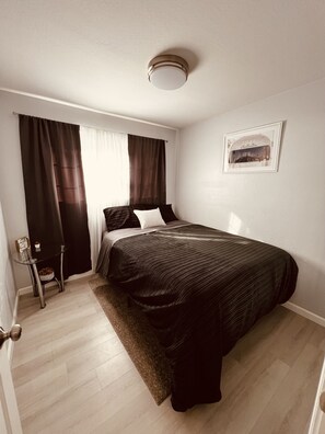 3 makuuhuonetta, silitysrauta/-lauta, ilmainen Wi-Fi, vuodevaatteet