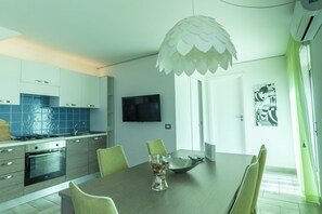 Frigorífico, horno, placa de cocina y lavavajillas