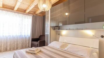 5 Schlafzimmer, Bügeleisen/Bügelbrett, Reisekinderbett, WLAN