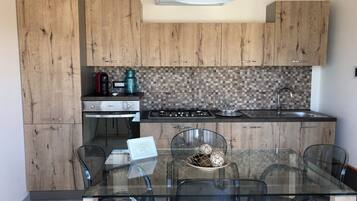 Kühlschrank, Ofen, Herdplatte, Geschirrspüler