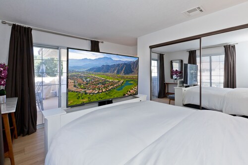 Los Balcones de Palm Springs Mid-Century Modern Designer Condo, City ID #068484