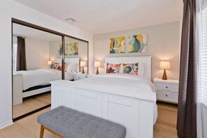 2 Schlafzimmer, Schreibtisch, Bügeleisen/Bügelbrett, Reisekinderbett