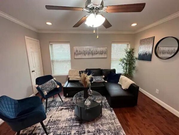 Smart TV - Charming 2BR/2BA-Houston’s Vibrant University Area (Houston)