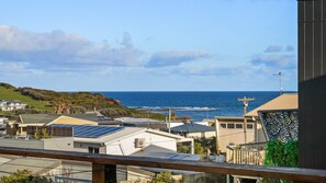 A coastal residential area with houses, solar panels, and a view of the ocean. - Number Thirty One Smiths Beach Phillip Island (Smiths Beach)