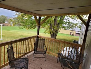 Property grounds - Peggy's Guest Hideaway

 (Connellsville)