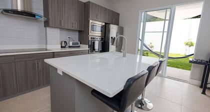 Guanaco House / AC, Wi-Fi , Hot Water,Excellent location & Perfect Getaway