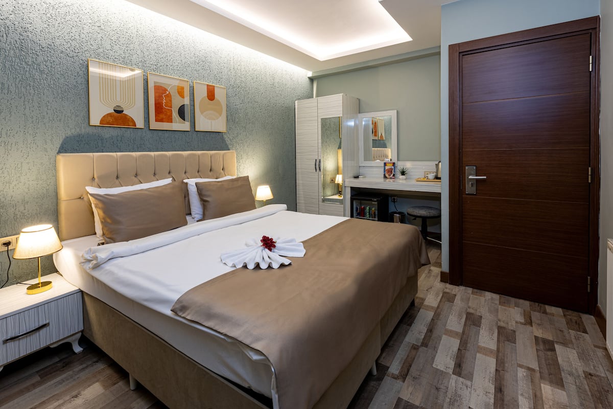 Superior Double Room Single Use | 1 bedroom, desk, laptop workspace, soundproofing